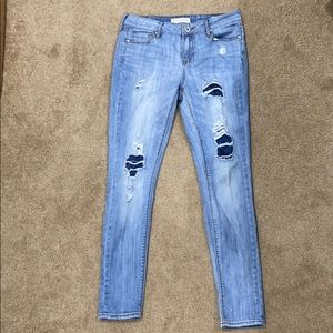 LIKE NEW Distressed Skinny Jeans
